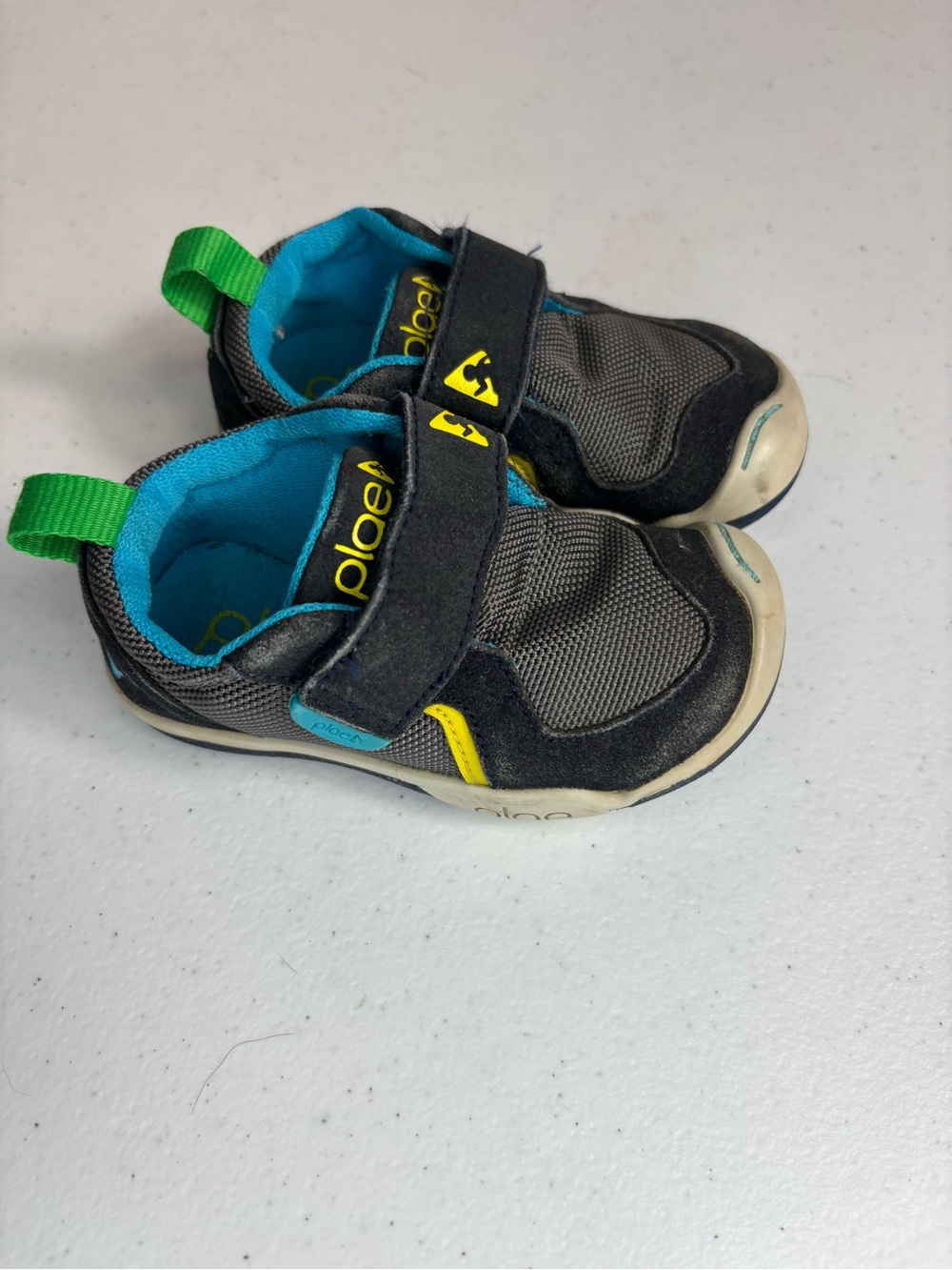 Plae Ty toddler sneakers Child Size 5
